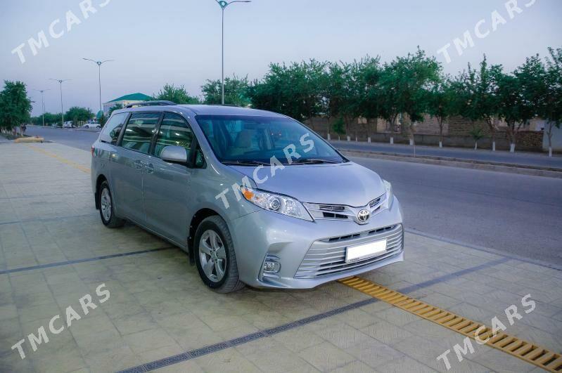 Toyota Sienna 2018 - 330 000 TMT - Бабадайхан - img 7