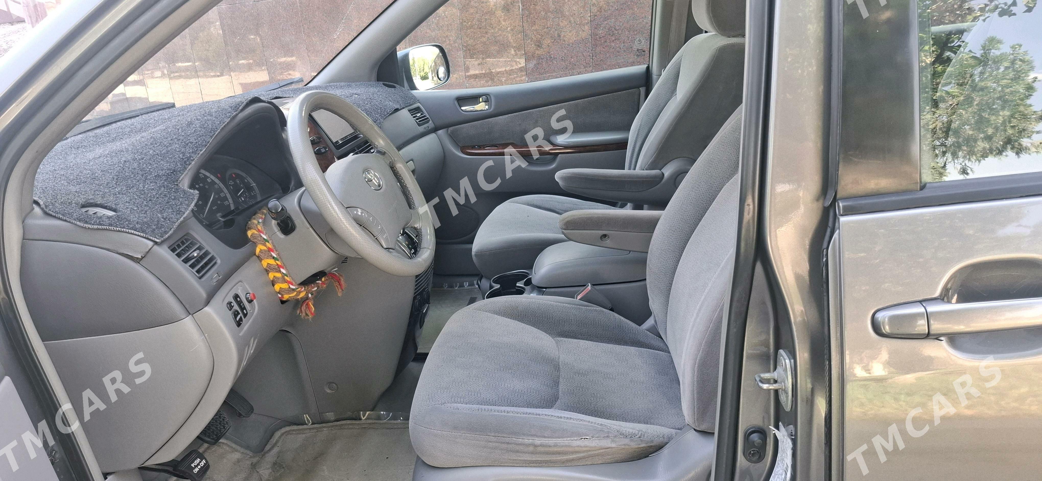 Toyota Sienna 2004 - 210 000 TMT - Türkmenabat - img 4