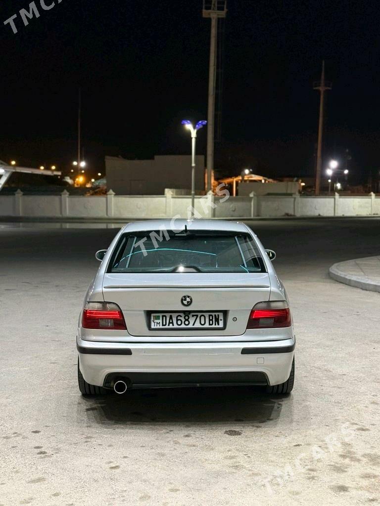 BMW E39 2002 - 135 000 TMT - Балканабат - img 4