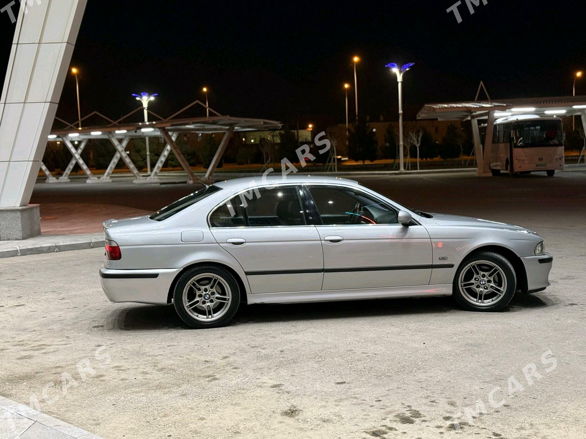 BMW E39 2002 - 135 000 TMT - Балканабат - img 5
