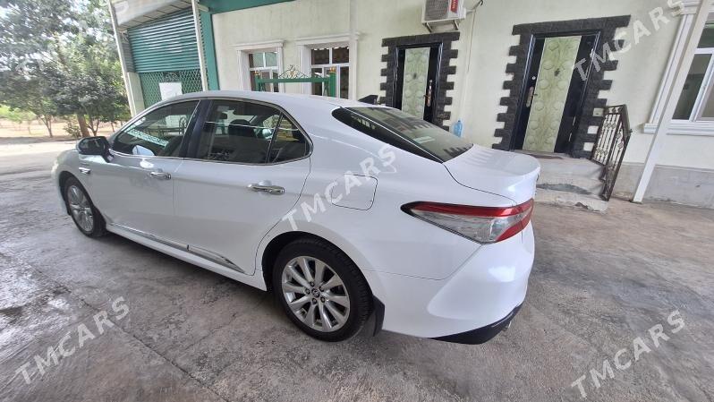 Toyota Camry Hybrid 2019 - 235 000 TMT - Бузмеин - img 2