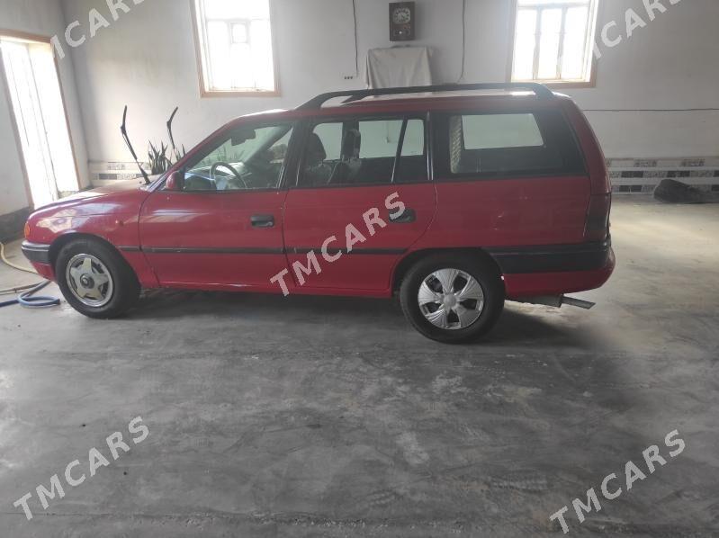Opel Astra 1996 - 40 000 TMT - Dänew - img 4