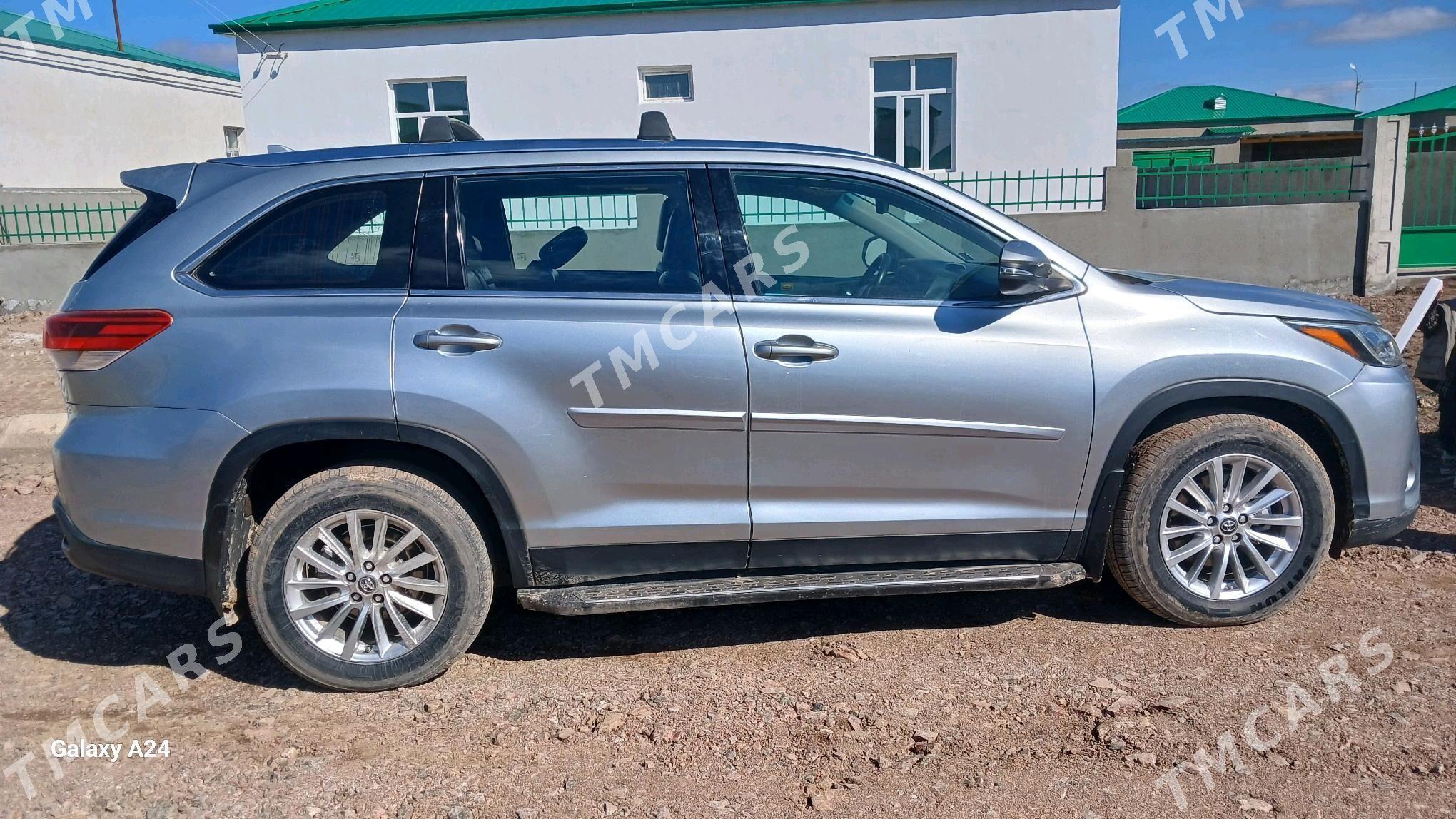 Toyota Highlander 2019 - 420 000 TMT - Кёнеургенч - img 3