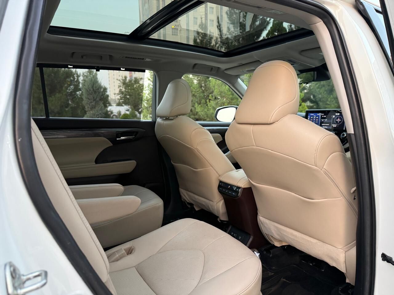 Toyota Highlander 2021 - 650 000 TMT - Aşgabat - img 8