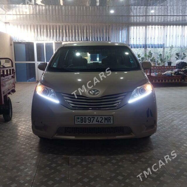 Toyota Sienna 2010 - 240 000 TMT - Керки - img 2