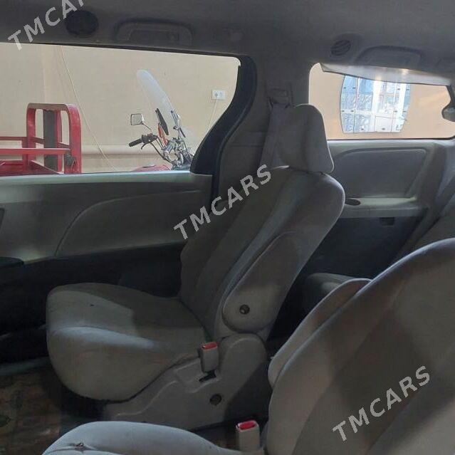 Toyota Sienna 2010 - 240 000 TMT - Керки - img 5