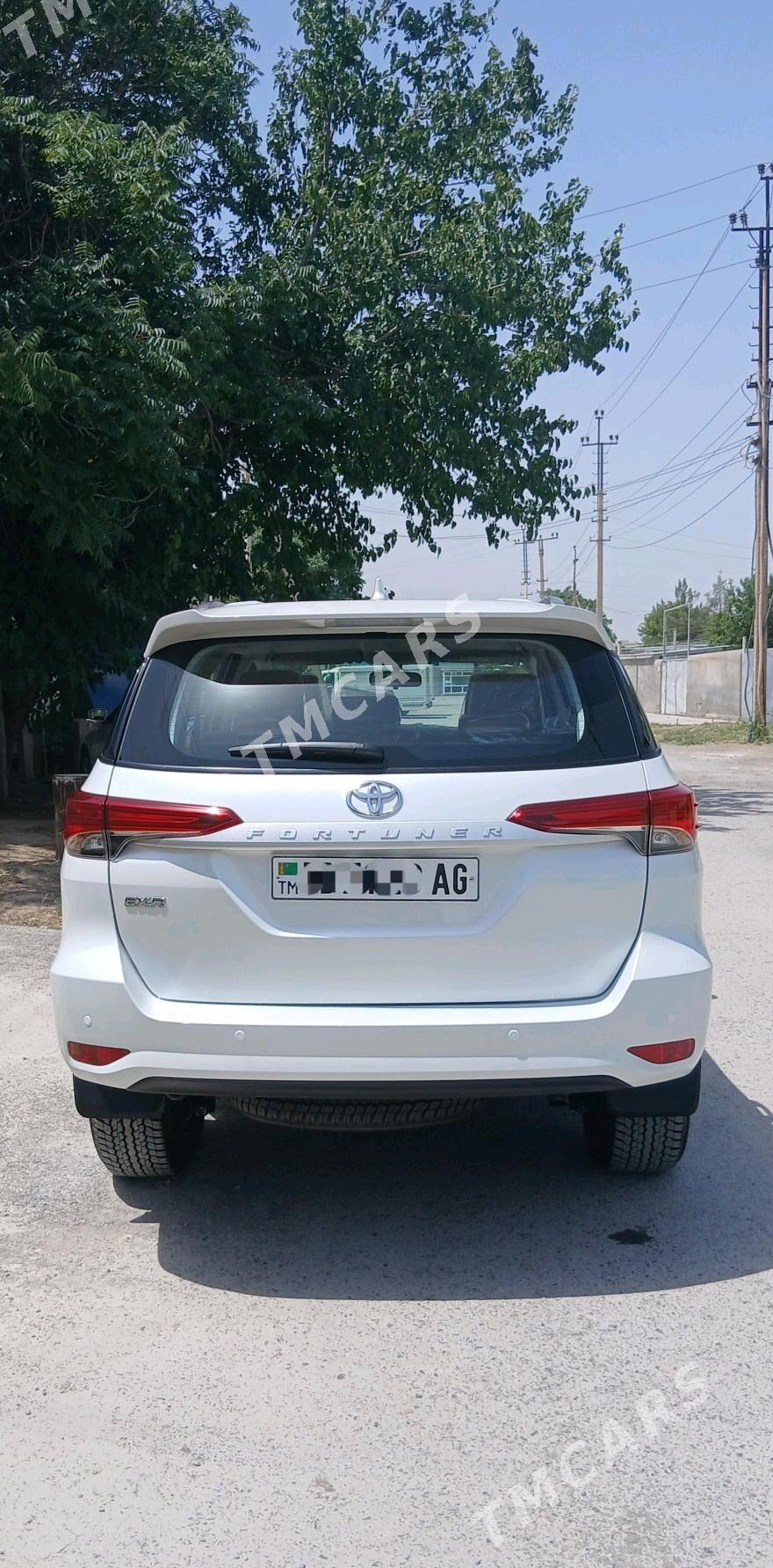 Toyota Fortuner 2024 - 648 000 TMT - Ашхабад - img 4