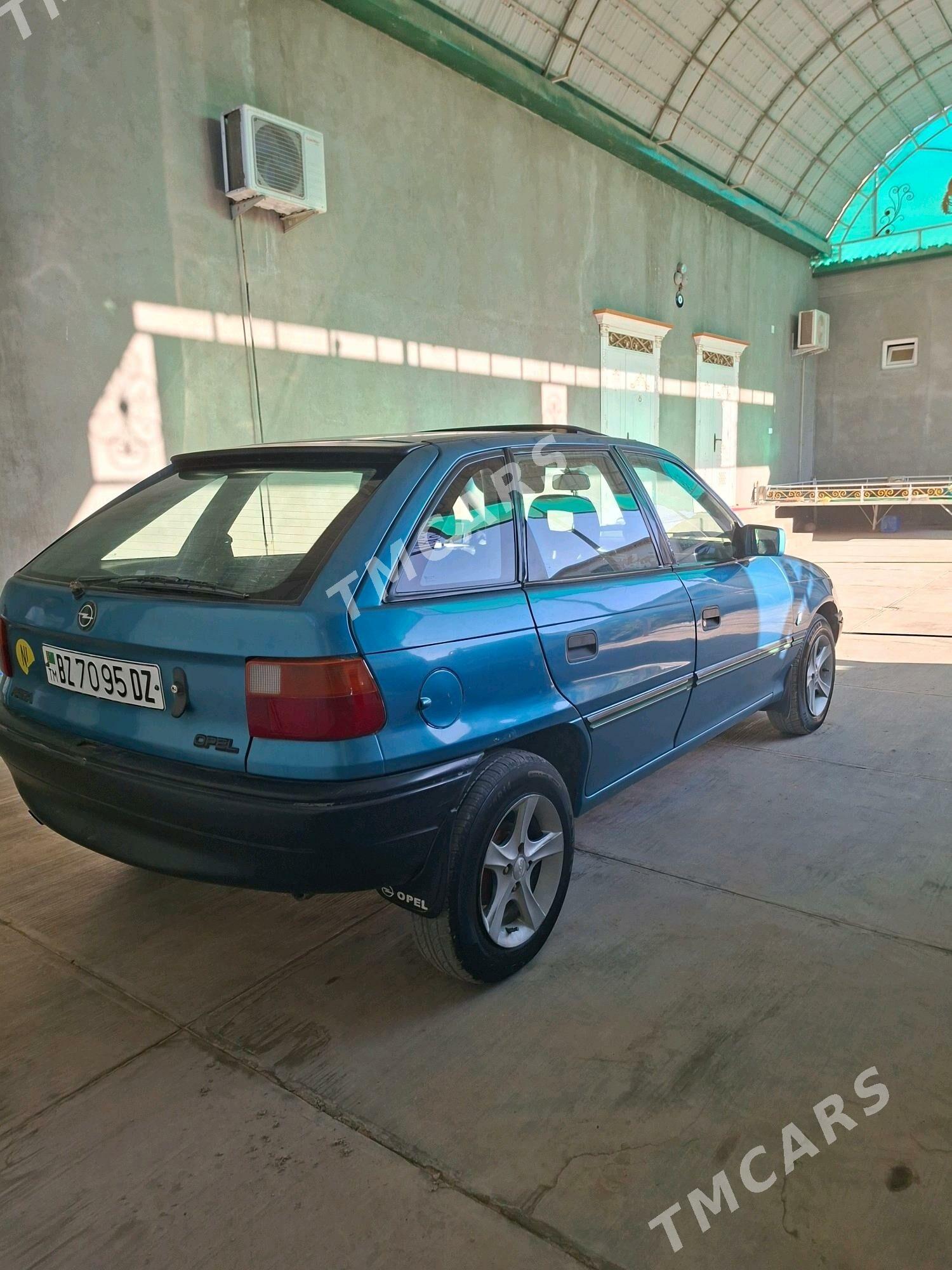Opel Astra 1993 - 40 000 TMT - Гурбансолтан Едже - img 2