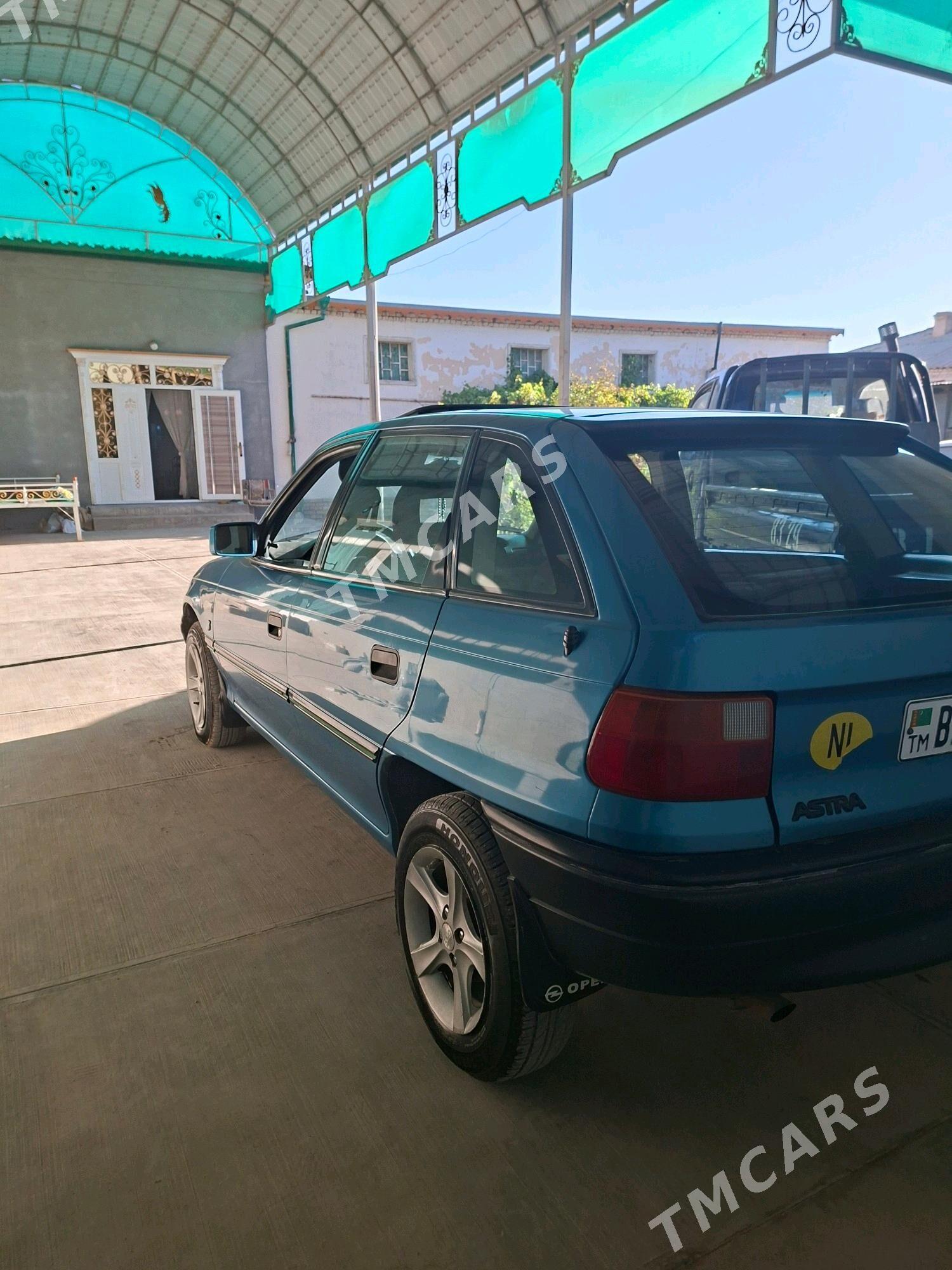 Opel Astra 1993 - 40 000 TMT - Гурбансолтан Едже - img 4