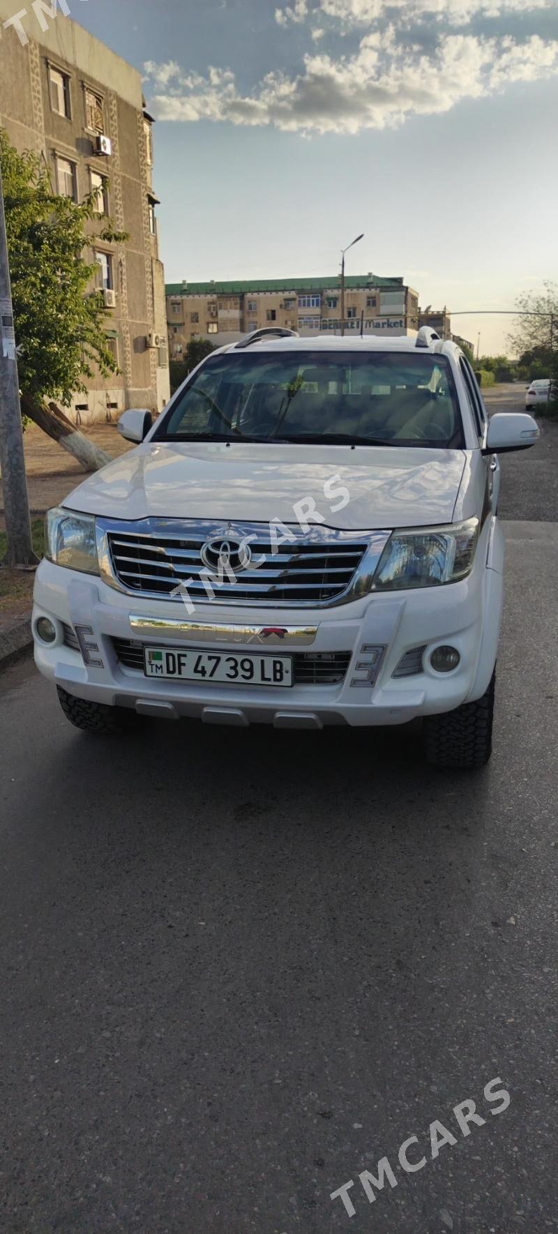 Toyota Hilux 2014 - 400 000 TMT - Туркменабат - img 1