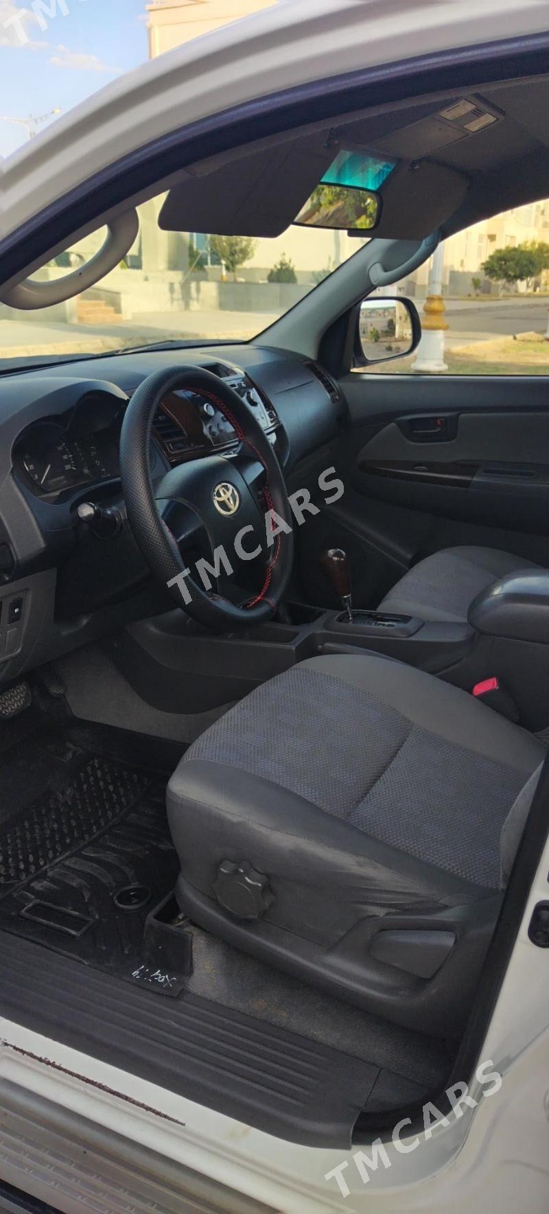 Toyota Hilux 2014 - 400 000 TMT - Туркменабат - img 4