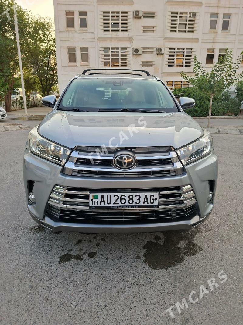 Toyota Highlander 2018 - 460 000 TMT - Бузмеин - img 7