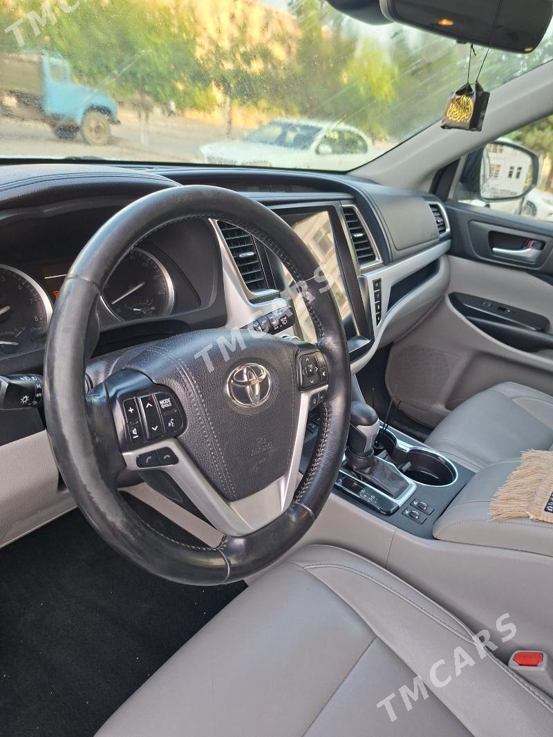 Toyota Highlander 2018 - 460 000 TMT - Бузмеин - img 6