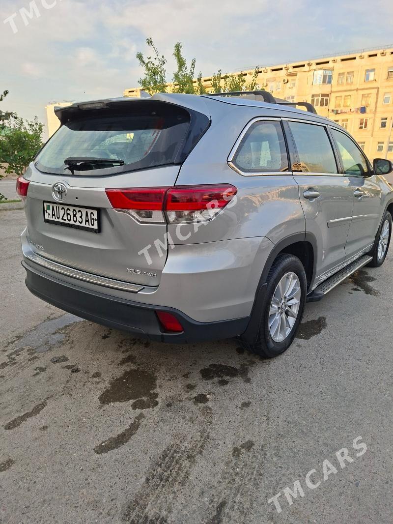 Toyota Highlander 2018 - 460 000 TMT - Бузмеин - img 8