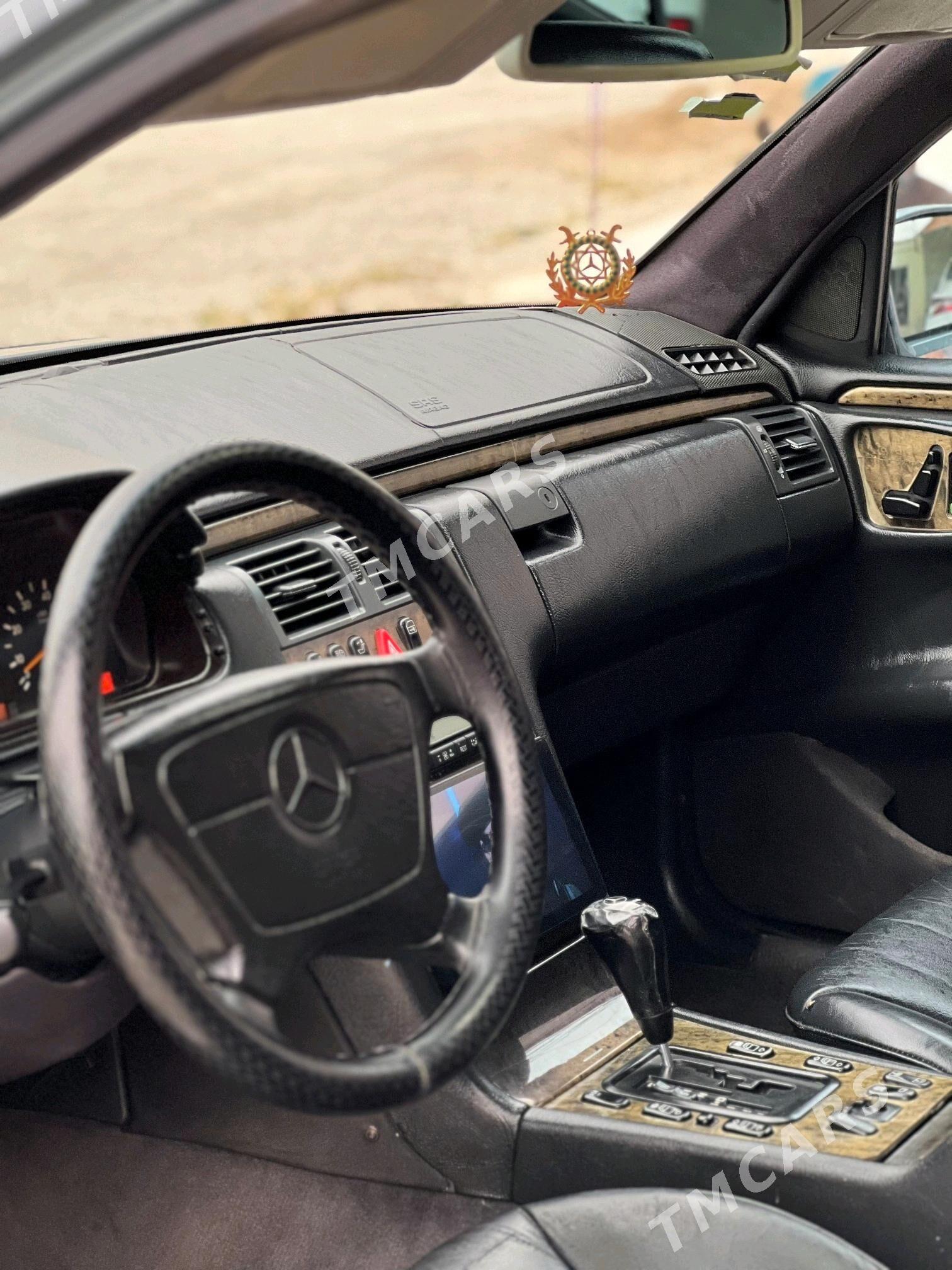Mercedes-Benz E350 1998 - 97 000 TMT - Balkanabat - img 5