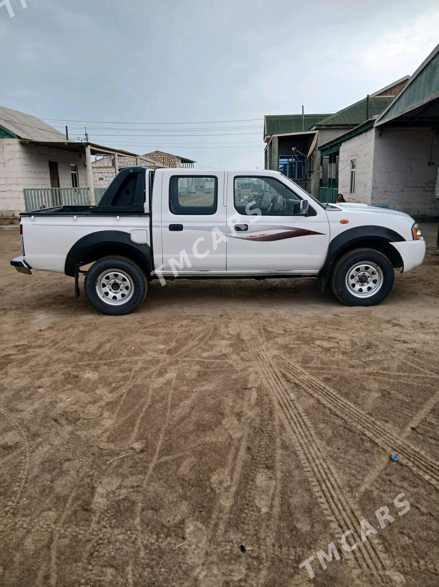 Nissan Navara 2011 - 130 000 TMT - Esenguly - img 2