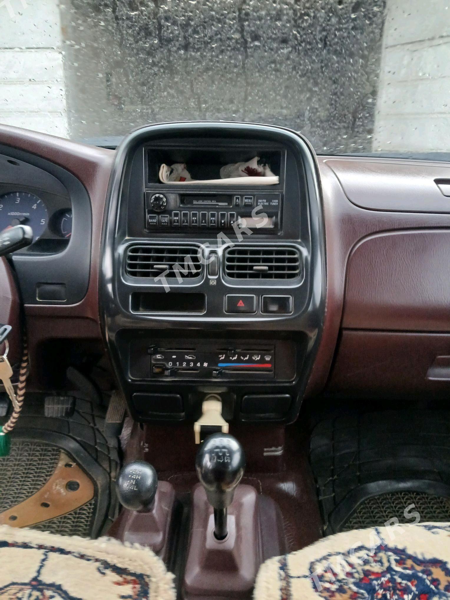 Nissan Navara 2011 - 130 000 TMT - Esenguly - img 3
