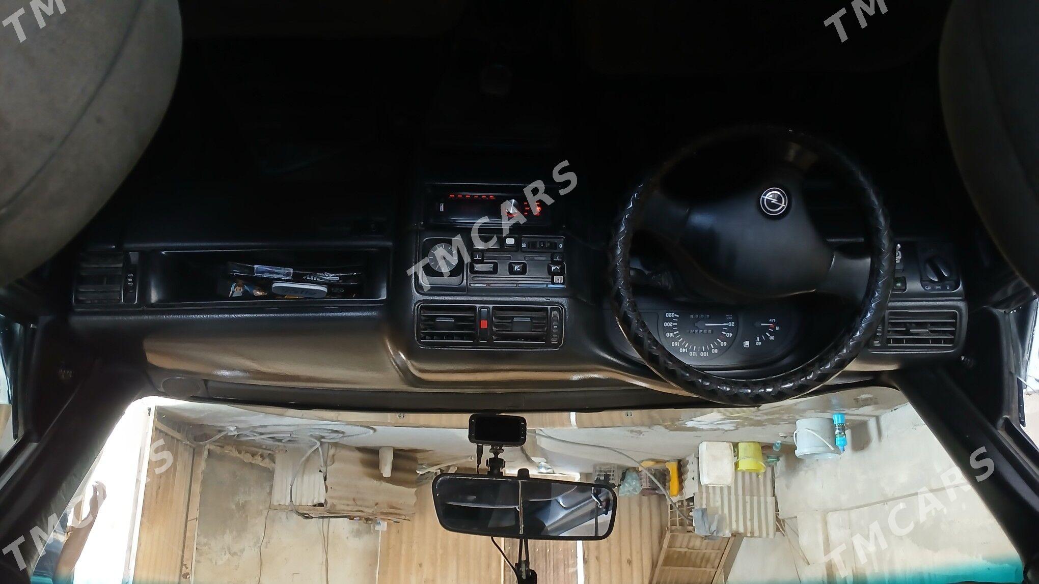 Opel Vectra 1990 - 35 000 TMT - Mary - img 3