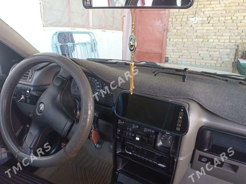 Opel Vectra 1989 - 32 000 TMT - Дянев - img 3