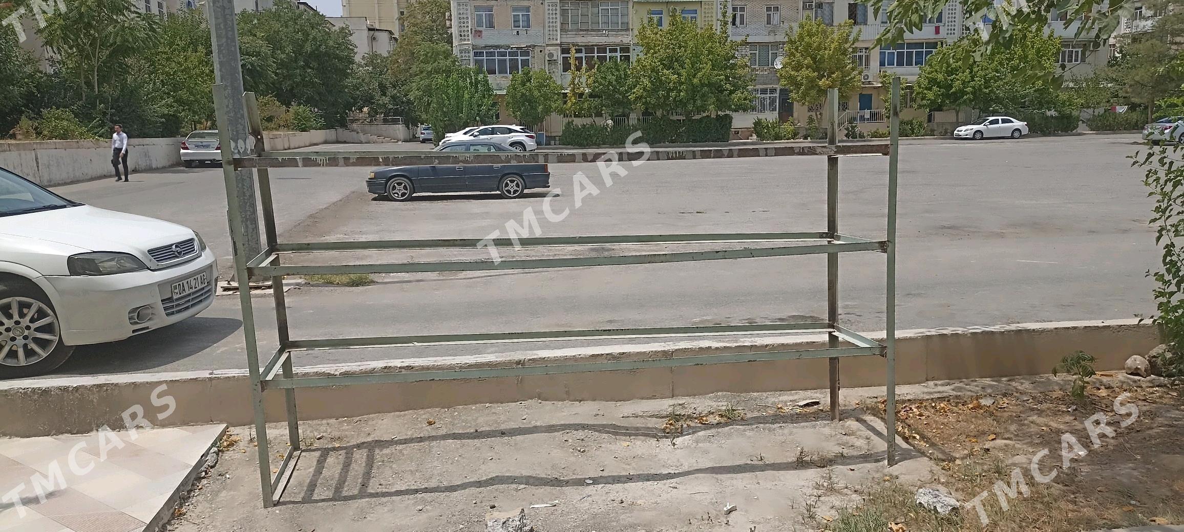 Demir gapy we demir polka - Гаудан "В" - img 2