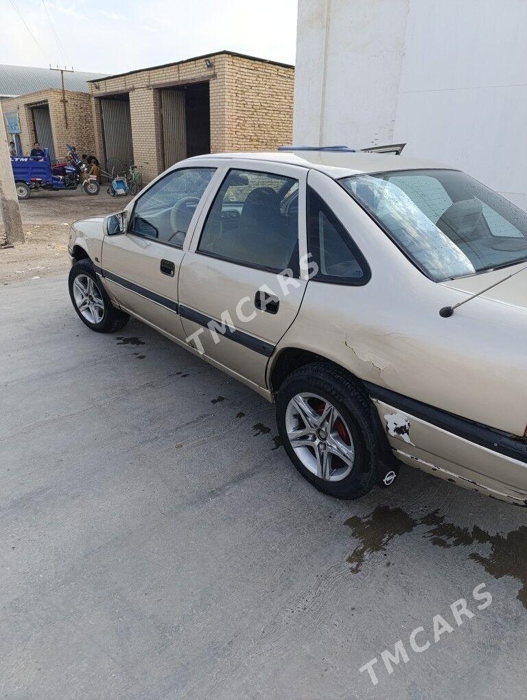Opel Vectra 1989 - 22 000 TMT - Saýat - img 5