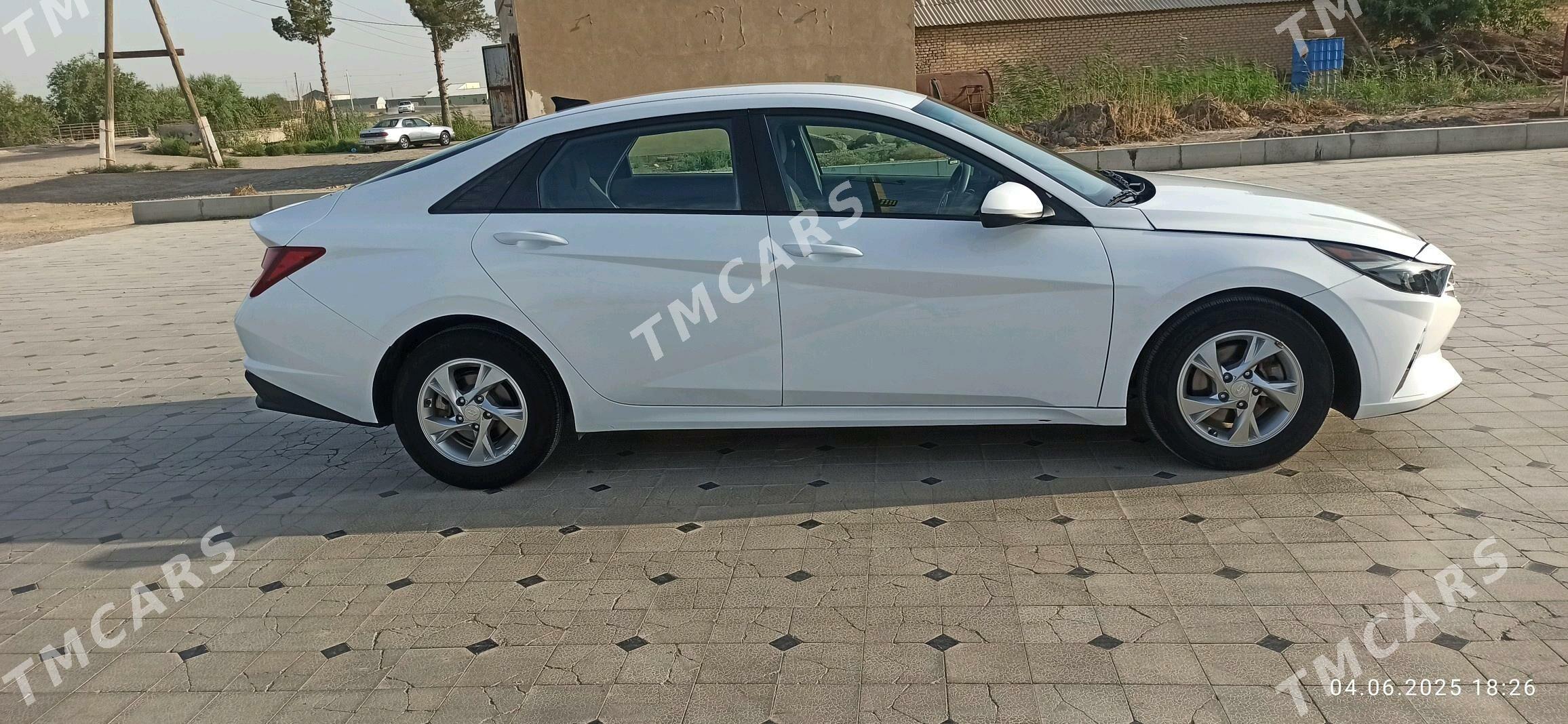 Hyundai Elantra 2022 - 220 000 TMT - Мургап - img 2