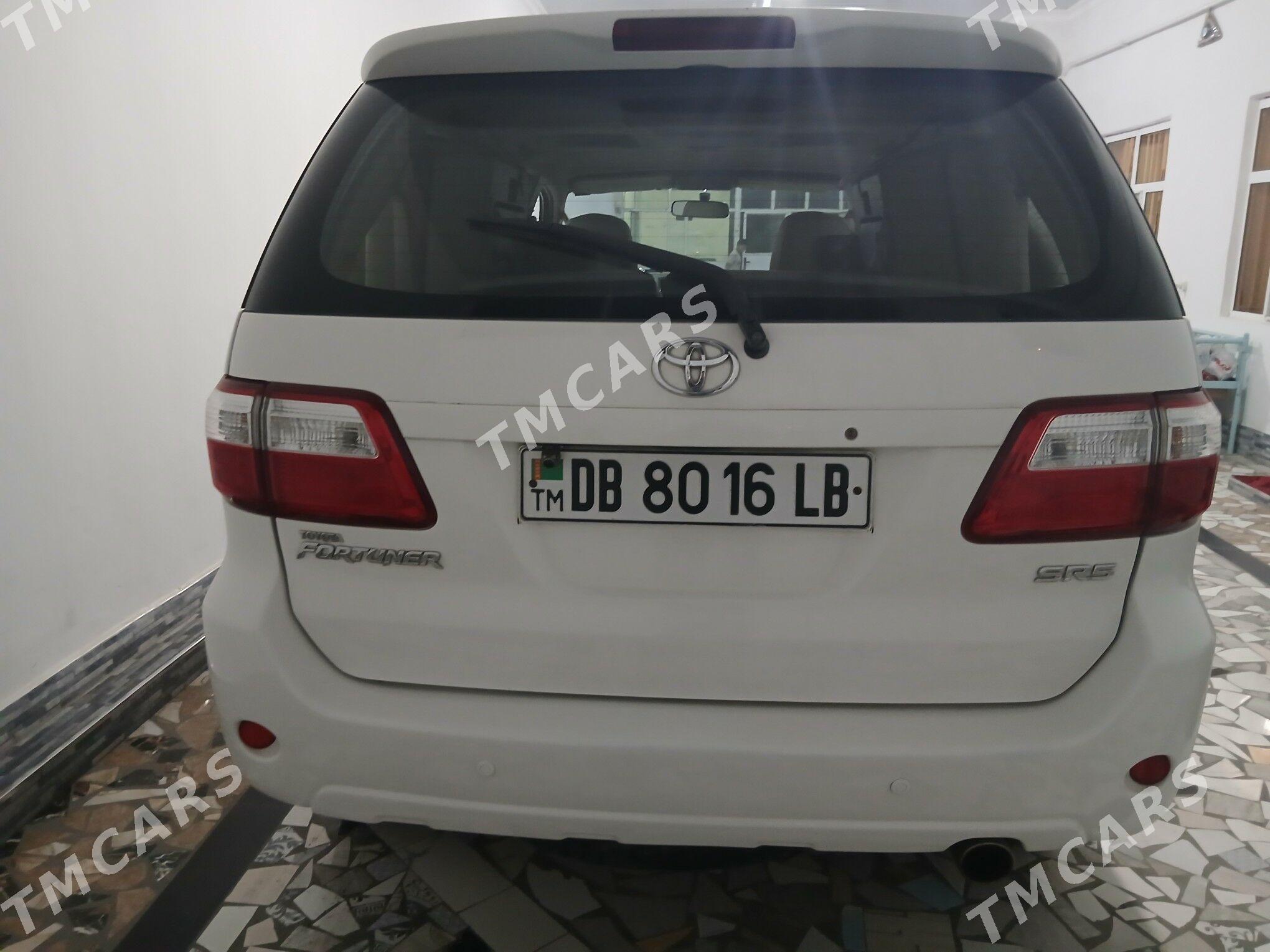Toyota Fortuner 2010 - 260 000 TMT - Туркменабат - img 7