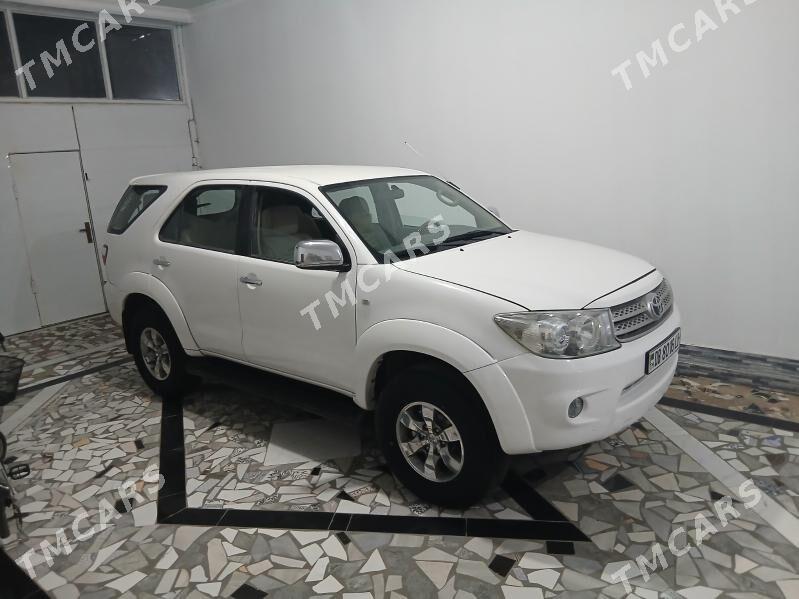 Toyota Fortuner 2010 - 260 000 TMT - Туркменабат - img 4