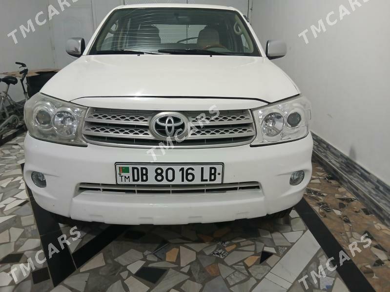 Toyota Fortuner 2010 - 260 000 TMT - Туркменабат - img 9