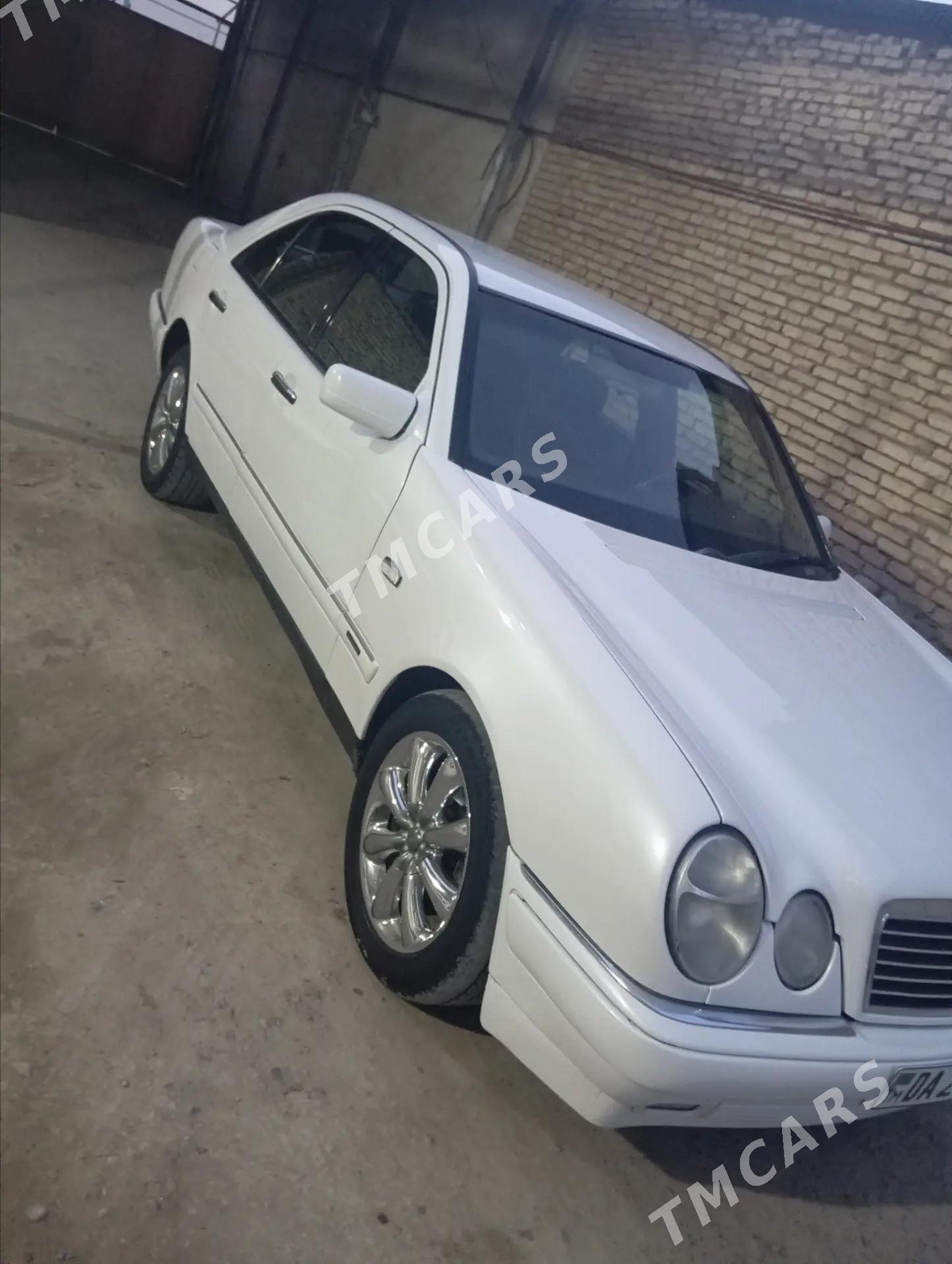 Mercedes-Benz E320 1998 - 60 000 TMT - Мары - img 2