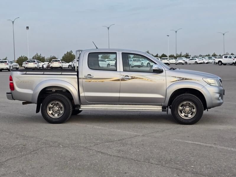 Toyota Hilux 2015 - 420 000 TMT - "Алтын Асыр" Гундогар базары ( Толкучка) - img 6