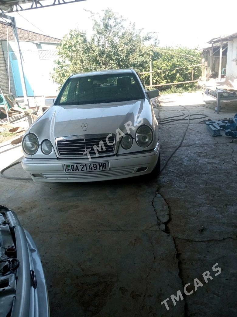 Mercedes-Benz E320 1998 - 60 000 TMT - Мары - img 7