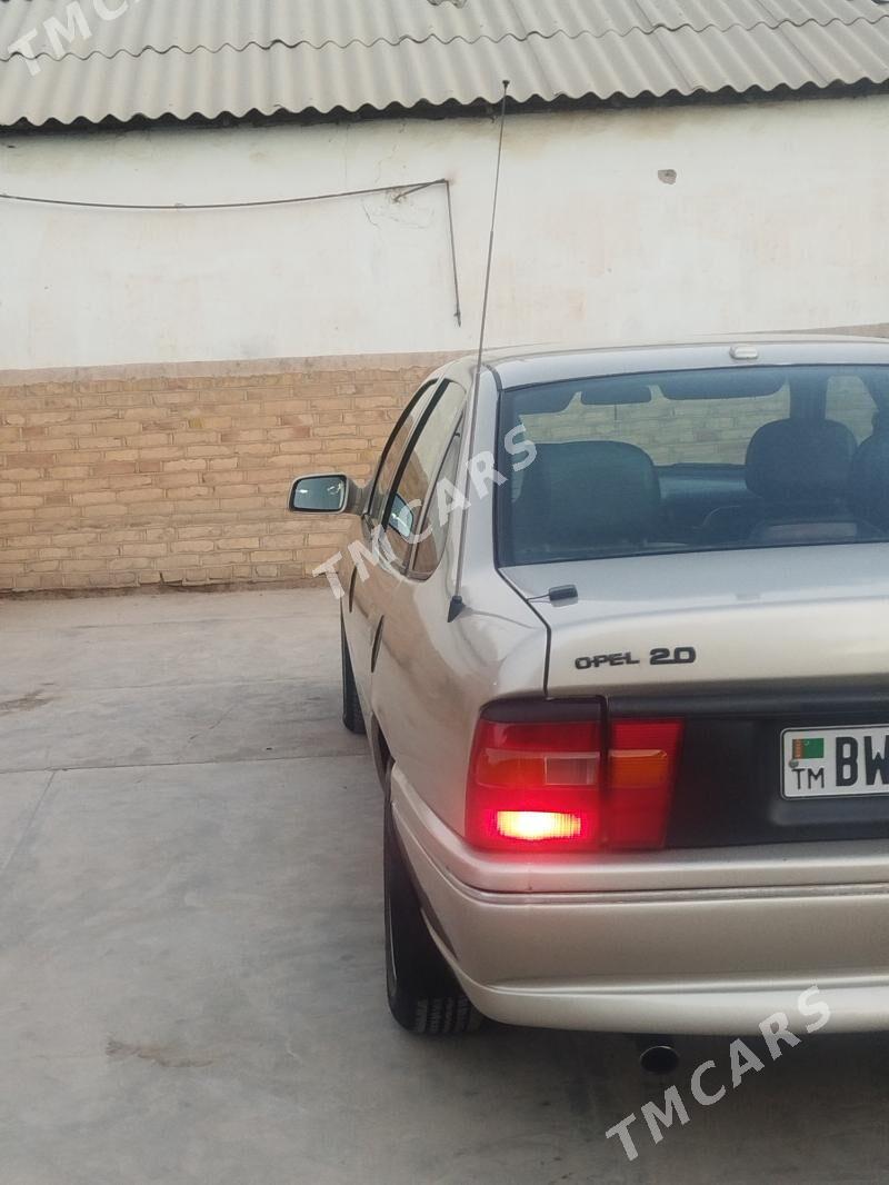 Opel Vectra 1993 - 43 000 TMT - Мары - img 4