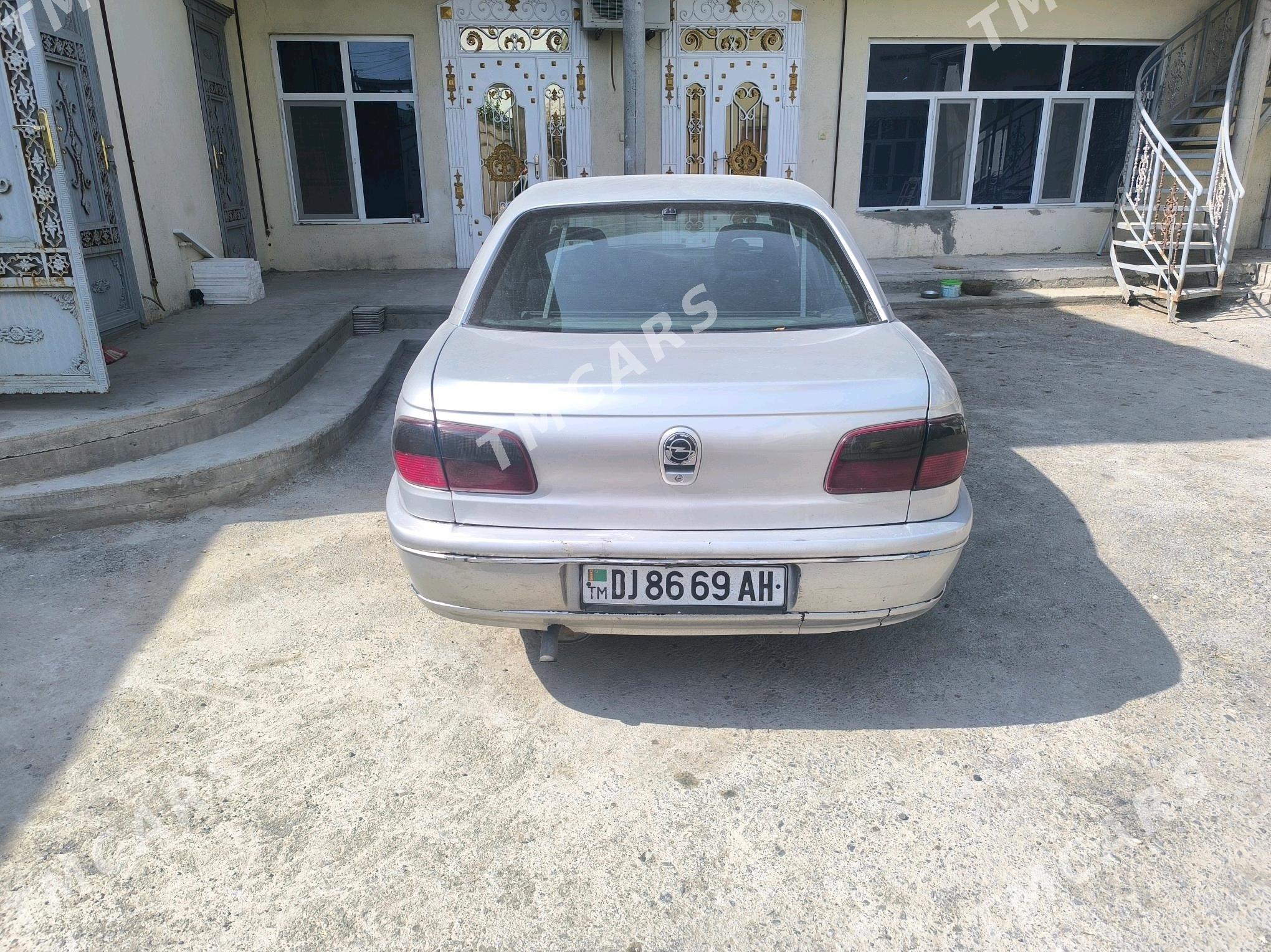 Opel Omega 1996 - 32 000 TMT - Чоганлы - img 3