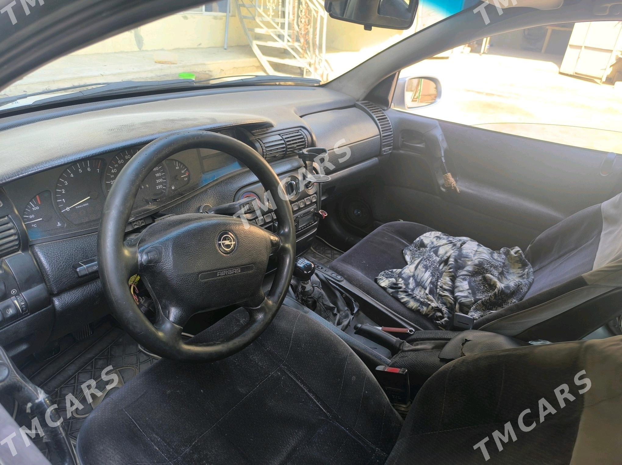Opel Omega 1996 - 32 000 TMT - Чоганлы - img 5