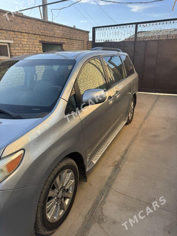 Toyota Sienna 2010 - 280 000 TMT - Мары - img 3