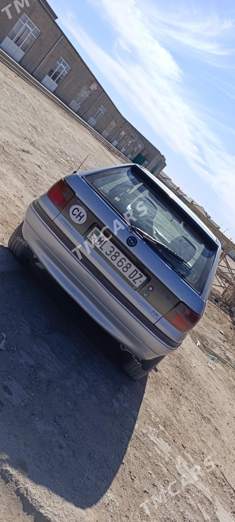 Opel Astra 1993 - 35 000 TMT - Гурбансолтан Едже - img 2