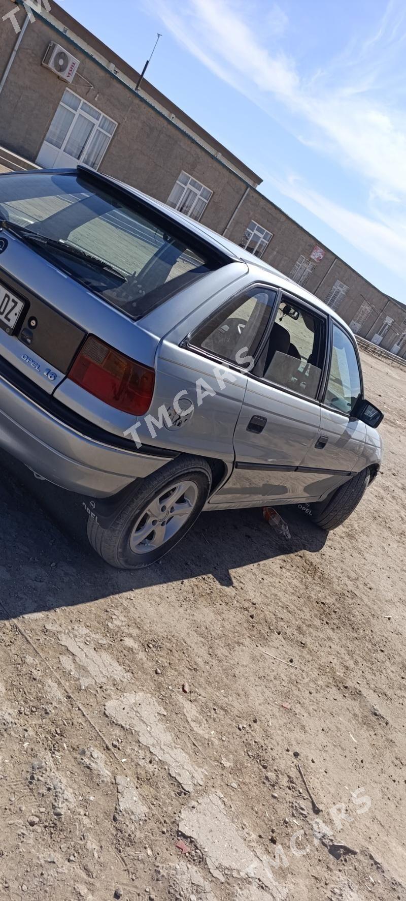 Opel Astra 1993 - 35 000 TMT - Гурбансолтан Едже - img 3