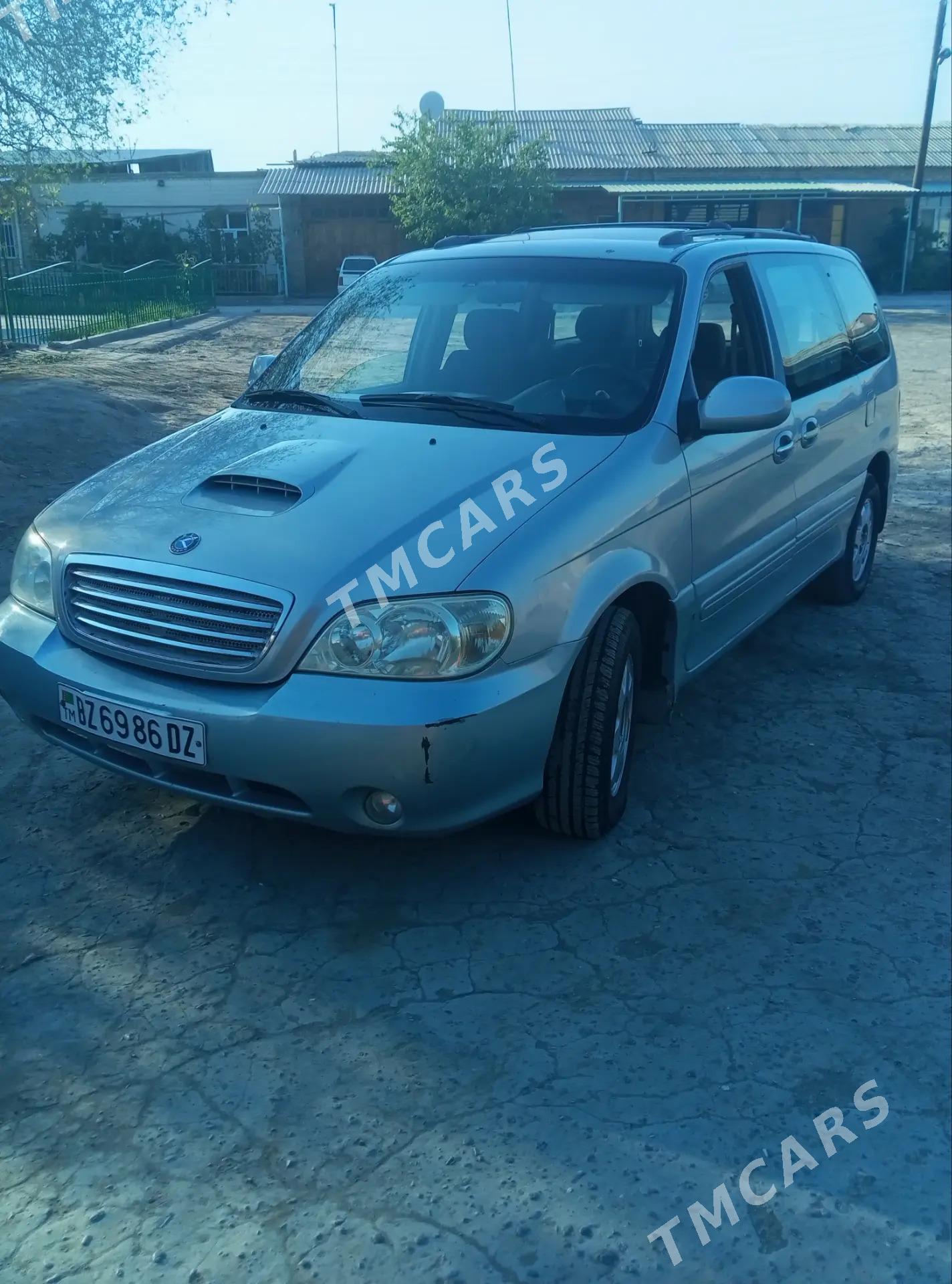 Kia Carnival 2001 - 70 000 TMT - Дашогуз - img 3