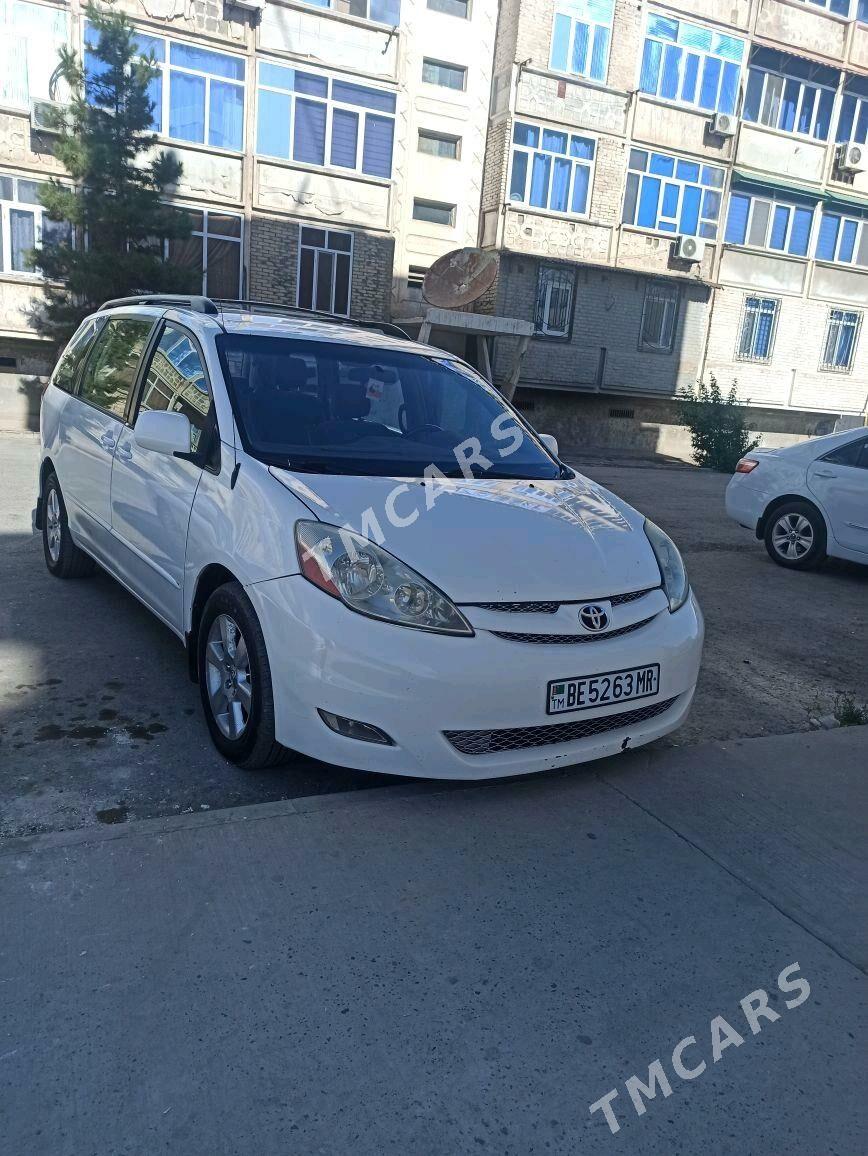 Toyota Sienna 2004 - 190 000 TMT - Türkmenabat - img 4