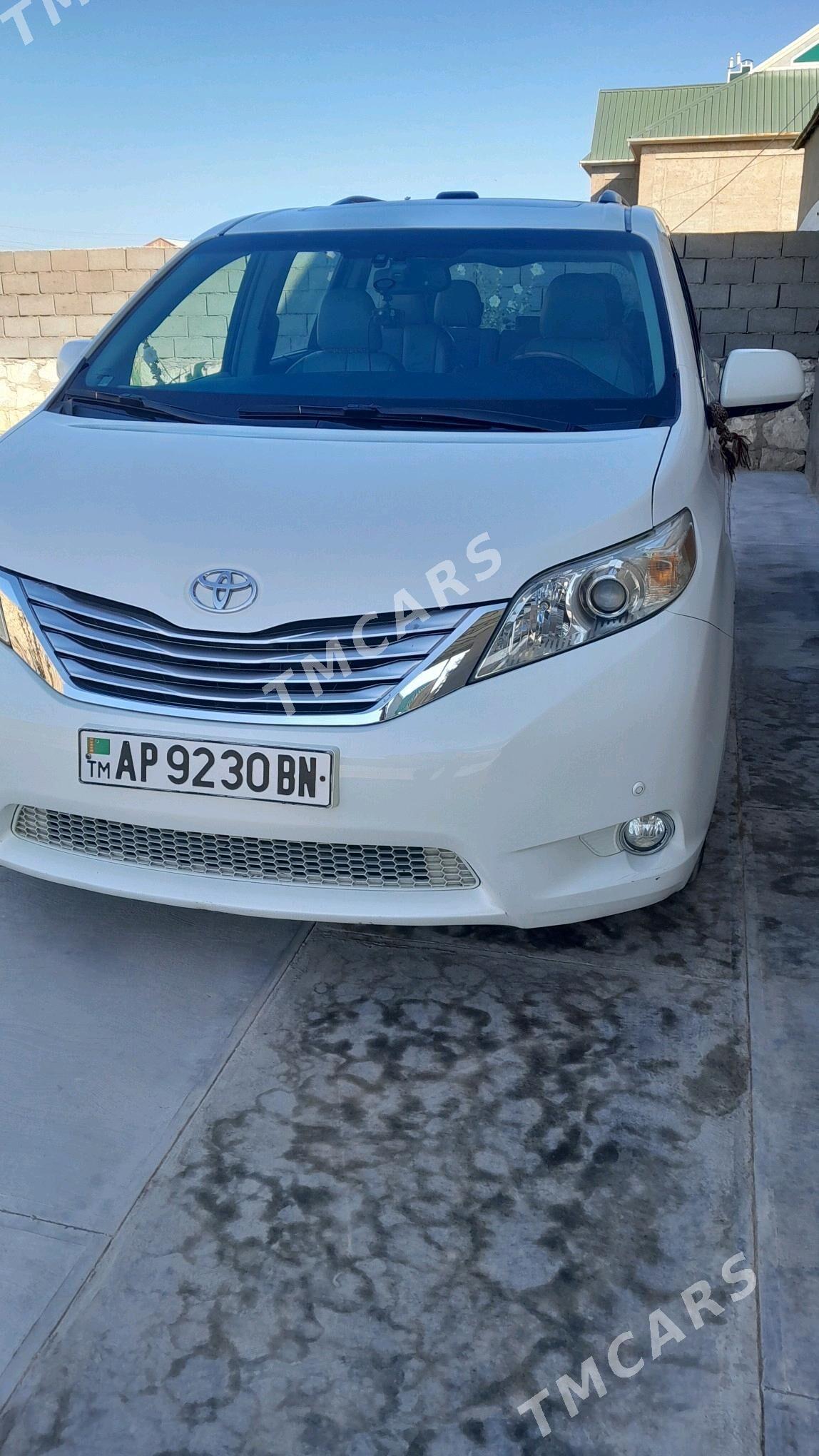 Toyota Sienna 2011 - 320 000 TMT - Türkmenbaşy - img 5
