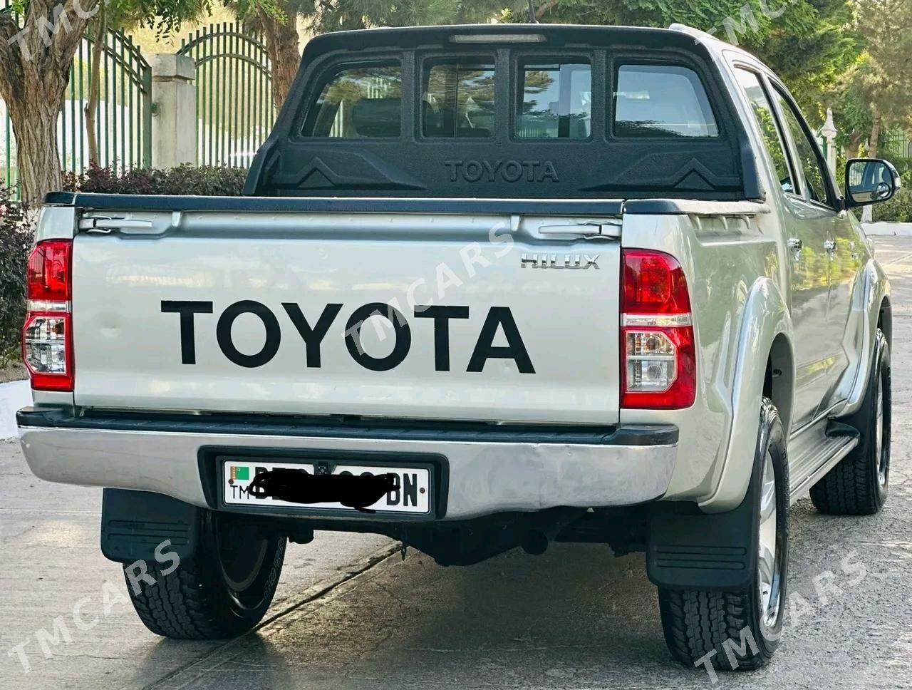 Toyota Hilux 2014 - 380 000 TMT - Туркменбаши - img 2