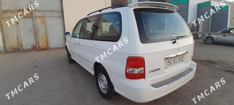 Kia Carnival 2002 - 60 000 TMT - Губадаг - img 3