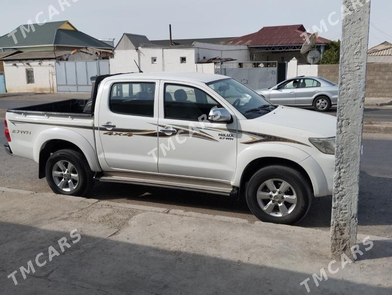Toyota Hilux 2012 - 320 000 TMT - Балканабат - img 2
