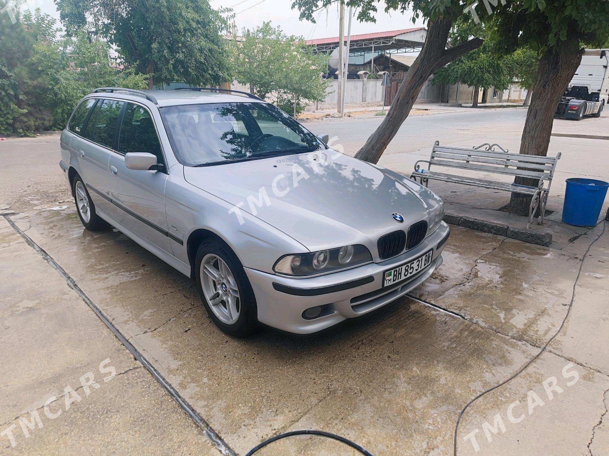 BMW E39 2002 - 130 000 TMT - Балканабат - img 4