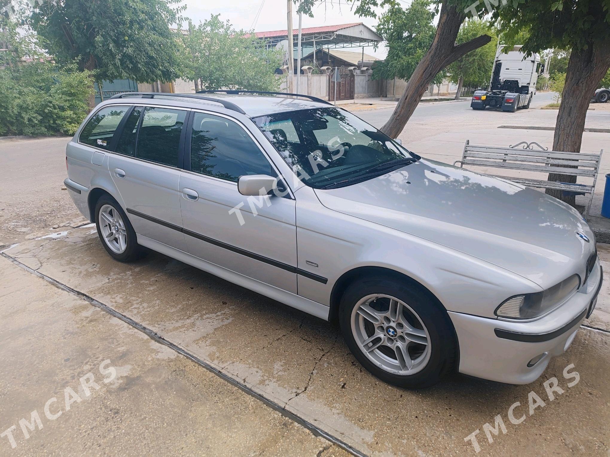 BMW E39 2002 - 130 000 TMT - Балканабат - img 5