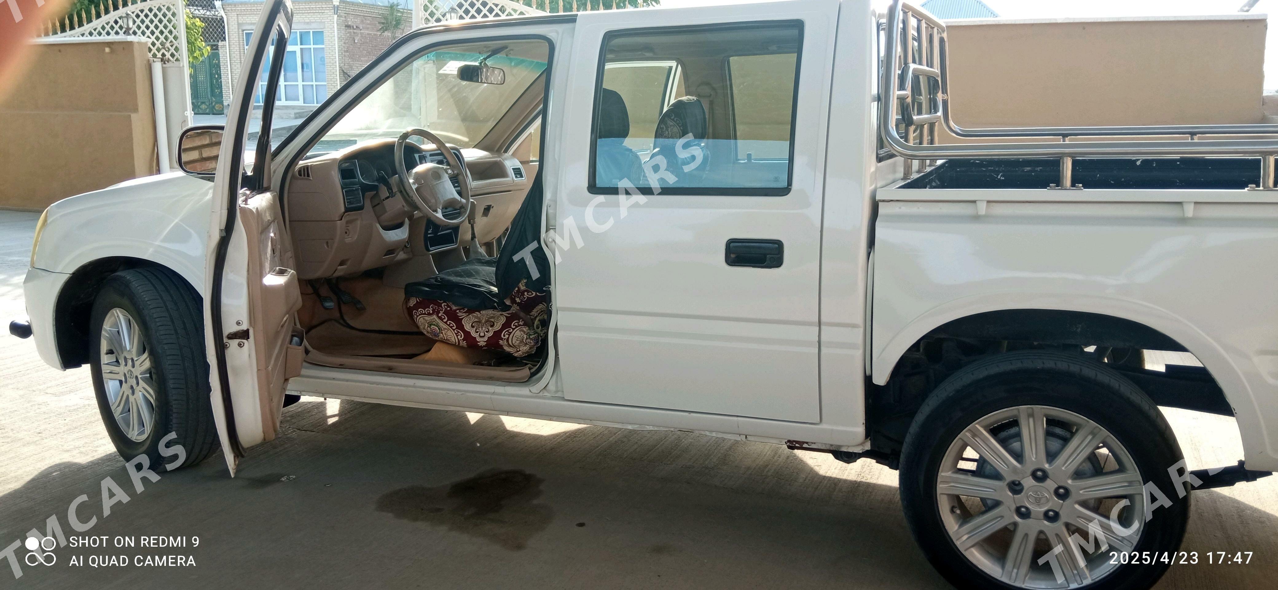 Toyota Hiace 2006 - 90 000 TMT - Bäherden - img 2