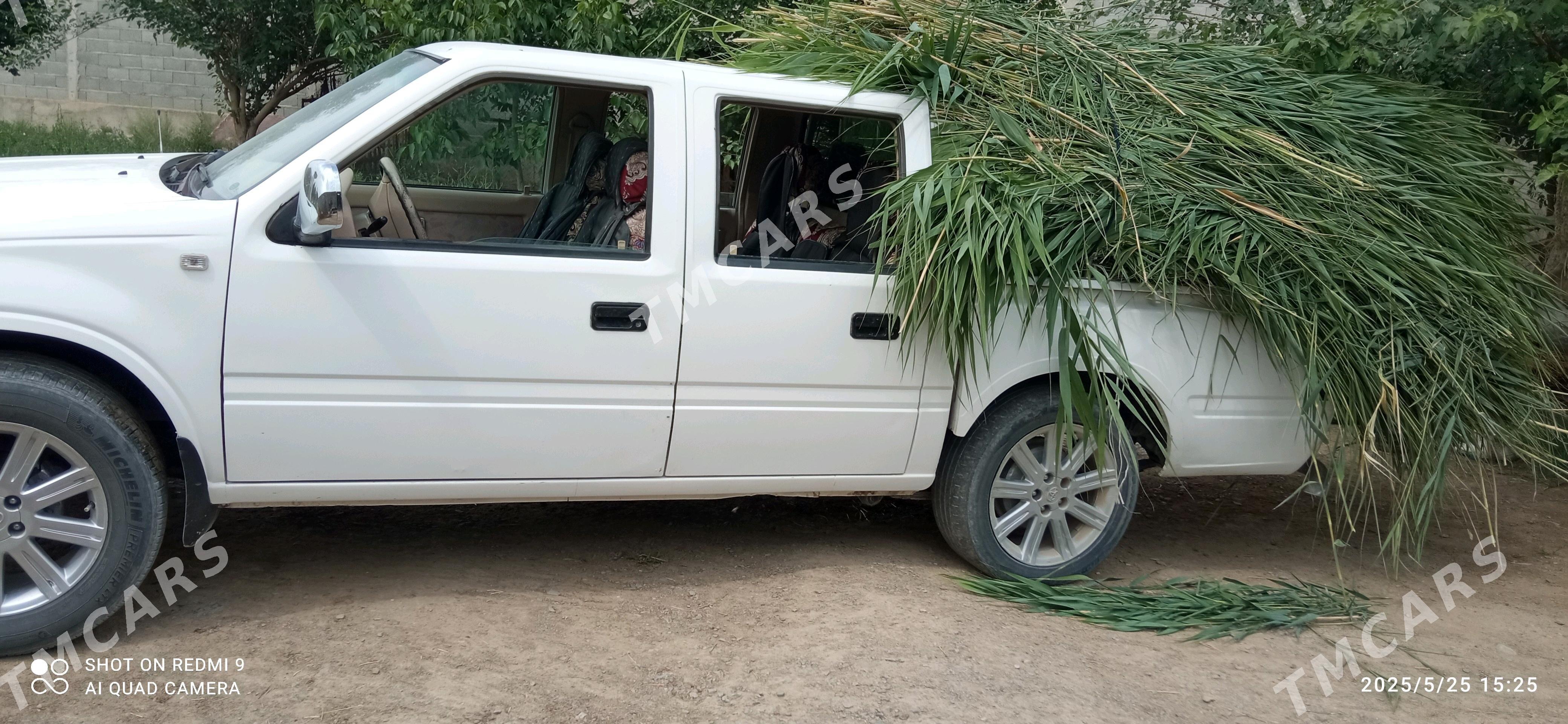 Toyota Hiace 2006 - 90 000 TMT - Bäherden - img 3