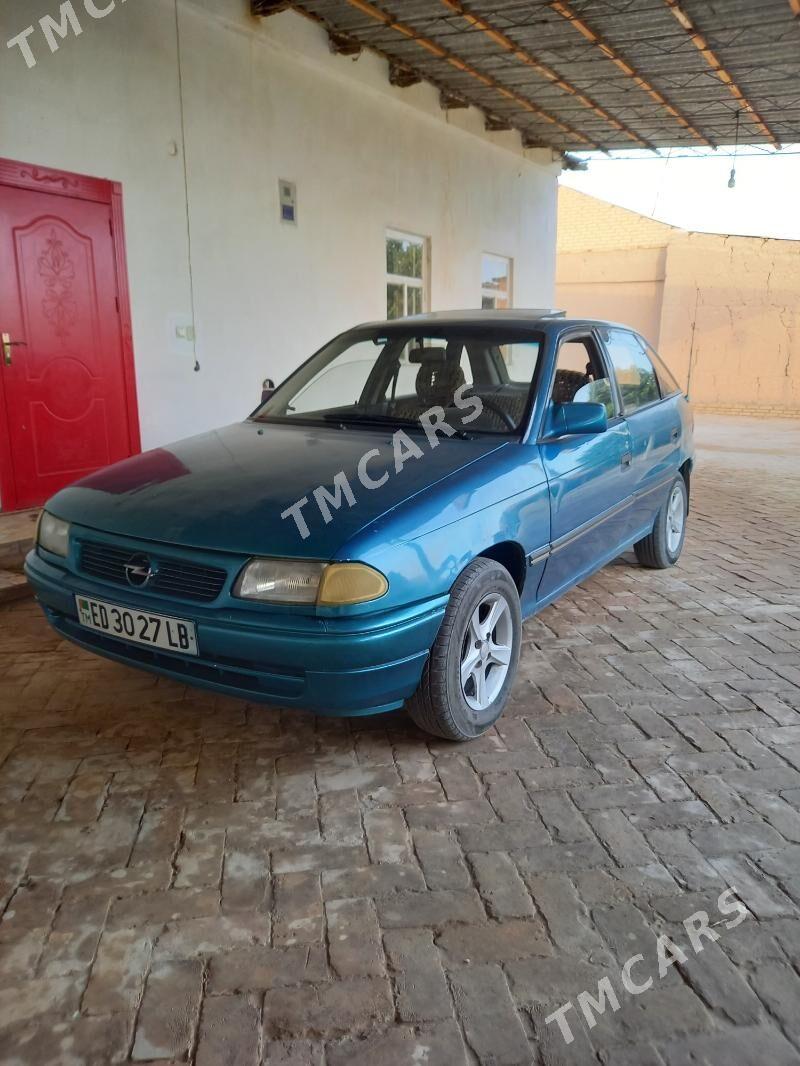 Opel Astra 1993 - 26 000 TMT - Халач - img 4