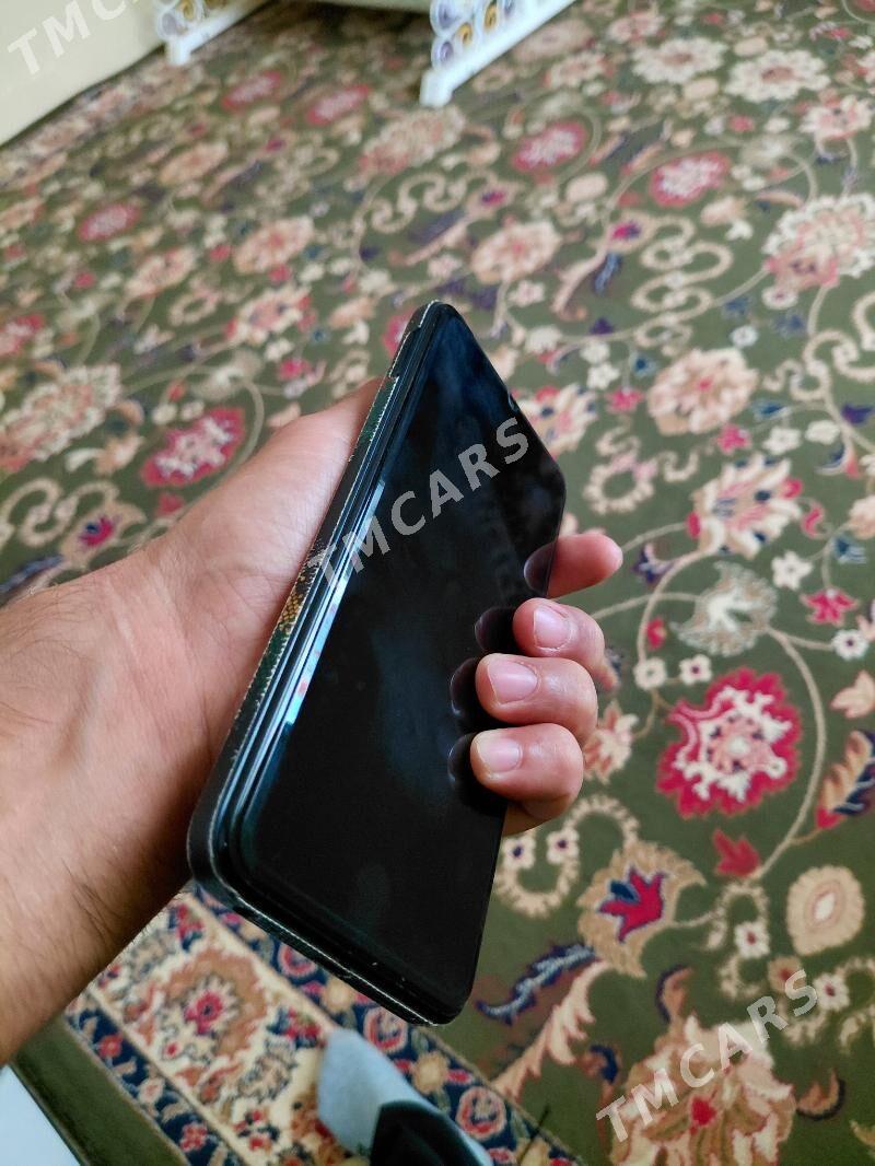 infinix hot 30i - Büzmeýin - img 3